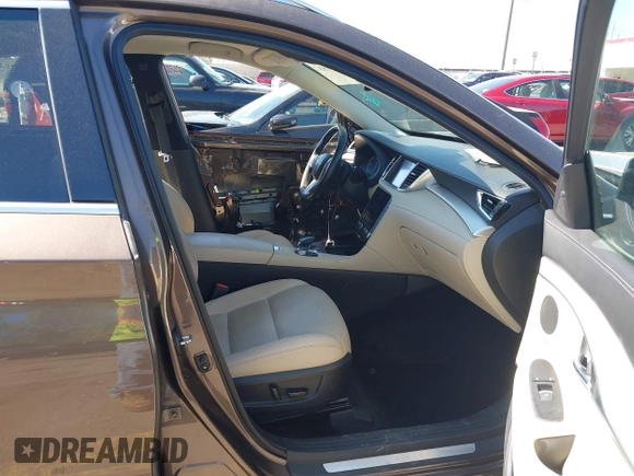 2019 Infiniti QX50 Essential с VIN 3PCAJ5M3XKF107256, выставлен на аукционе IAAI как лот 42184053 с пробегом 103 207 миль миль и . История ставок и продаж доступна на DreamBid. Изображение 5.