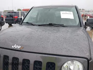2016 Jeep Patriot Latitude z VIN 1C4NJPFB7GD682060, wystawiony jako IAAI lot #41898444 z przebiegiem 67 717 mil mil oraz . Historia ofert i sprzedaży dostępna na DreamBid. Obrazek 17.