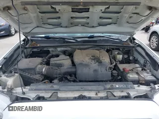 2017 Toyota Tacoma SR5 z VIN 5TFCZ5ANXHX065886, wystawiony jako IAAI lot #42308228 z przebiegiem 294 931 mil mil oraz . Historia ofert i sprzedaży dostępna na DreamBid. Obrazek 10.