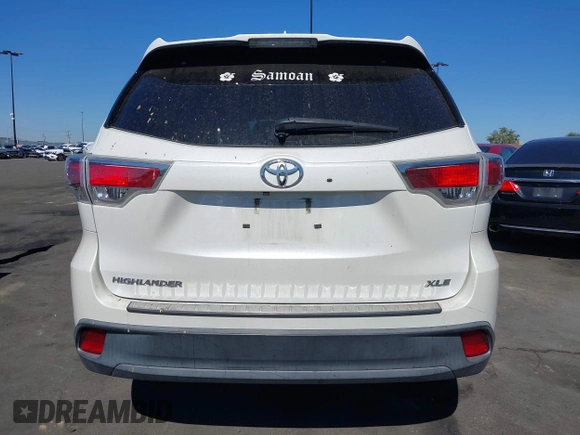 2015 Toyota Highlander XLE z VIN 5TDKKRFH8FS097572, wystawiony jako IAAI lot #42225373 z przebiegiem 115 490 mil mil oraz . Historia ofert i sprzedaży dostępna na DreamBid. Obrazek 17.