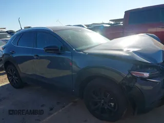 2023 Mazda CX-30 S Carbon Edition z VIN 3MVDMBCM9PM546687, wystawiony jako IAAI lot #41395628 z przebiegiem 13 878 mil mil oraz . Historia ofert i sprzedaży dostępna na DreamBid. Obrazek 14.