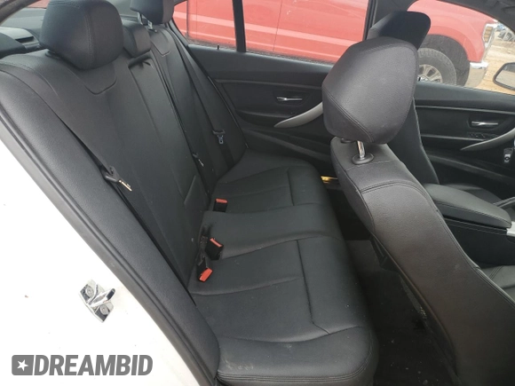 2012 BMW 3 Series 328i z VIN WBA3A5G54CNP18180, wystawiony jako Copart lot #57582075 z przebiegiem 133 036 mil mil oraz Szkoda całkowita • Salvage title. Historia ofert i sprzedaży dostępna na DreamBid. Obrazek 10.