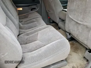 2003 Chevrolet Suburban LS z VIN 3GNEC16Z13G186812, wystawiony jako Copart lot #58567425 z przebiegiem 302 320 mil mil oraz Szkoda całkowita • Salvage title. Historia ofert i sprzedaży dostępna na DreamBid. Obrazek 11.
