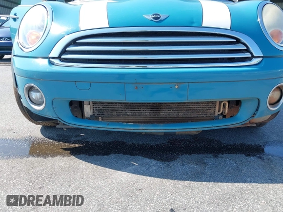 2009 MINI Hardtop with VIN WMWMF33579TT68578, listed as a IAAI auction lot 42571757 with 78,591 mi miles and . Bid and sale history available at DreamBid. Image 6.