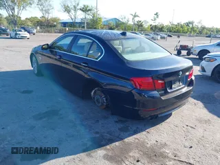 2012 BMW 5 Series 528i xDrive z VIN WBAXH5C5XCDW03172, wystawiony jako IAAI lot #41764283 z przebiegiem 114 206 mil mil oraz . Historia ofert i sprzedaży dostępna na DreamBid. Obrazek 3.