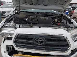 2016 Toyota Tacoma SR5 z VIN 5TFAZ5CN5GX018977, wystawiony jako IAAI lot #42303122 z przebiegiem 99 545 mil mil oraz . Historia ofert i sprzedaży dostępna na DreamBid. Obrazek 10.
