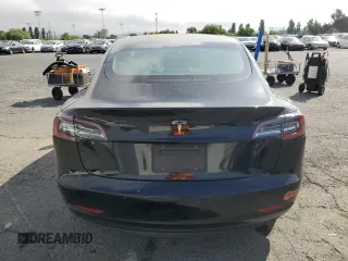 2020 Tesla Model 3 Standard Range Plus z VIN 5YJ3E1EA9LF606716, wystawiony jako Copart lot #52807955 z przebiegiem 40 393 mil mil oraz Szkoda całkowita • Salvage title. Historia ofert i sprzedaży dostępna na DreamBid. Obrazek 6.