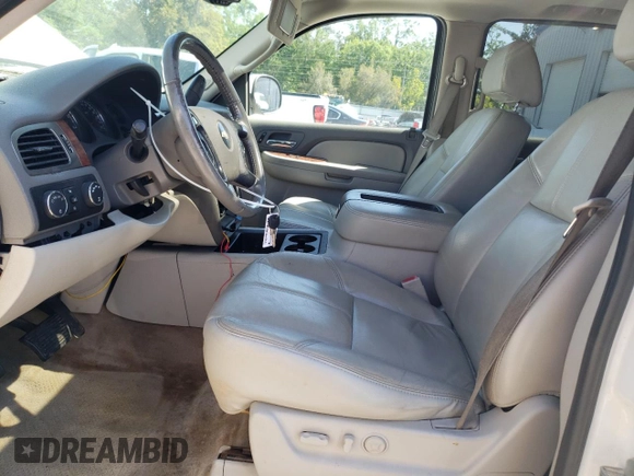 2007 Chevrolet Avalanche LTZ z VIN 3GNFK12317G210976, wystawiony jako Copart lot #51306835 z przebiegiem 283 913 mil mil oraz Szkody całkowita. Historia ofert i sprzedaży dostępna na DreamBid. Obrazek 7.