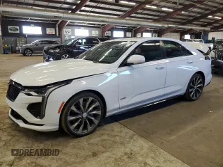2022 Cadillac CT4-V z VIN 1G6DH5RL5N0115708, wystawiony jako Copart lot #47453785 z przebiegiem 47 152 mil mil oraz Tytuł czysty. Historia ofert i sprzedaży dostępna na DreamBid. Obrazek 1.