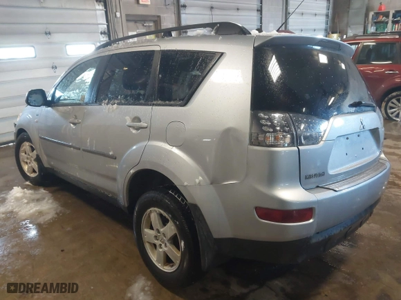 2008 Mitsubishi Outlander LS with VIN JA4MT31X08Z013323, listed as a IAAI auction lot 41588791 with 107,357 mi miles. Bid and sale history available at carsss.com. Image 3.