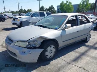 1998 Honda Accord LX z VIN 1HGCG1642WA065770, wystawiony jako IAAI lot #42278962 z przebiegiem 358 127 mil mil oraz . Historia ofert i sprzedaży dostępna na DreamBid. Obrazek 2.
