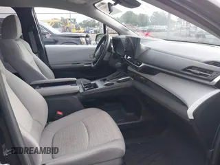2025 Toyota Sienna LE z VIN 5TDKRKEC0SS237116, wystawiony jako IAAI lot #42384873 z przebiegiem 9 943 mil mil oraz . Historia ofert i sprzedaży dostępna na DreamBid. Obrazek 5.