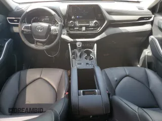 2024 Toyota Highlander LE z VIN 5TDKDRAHXRS529455, wystawiony jako Copart lot #54814165 z przebiegiem 15 653 mil mil oraz Szkoda całkowita • Salvage title. Historia ofert i sprzedaży dostępna na DreamBid. Obrazek 8.