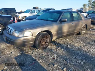 2002 Ford Crown Victoria LX z VIN 2FAFP74W32X159473, wystawiony jako IAAI lot #41759610 z przebiegiem 86 523 mil mil oraz . Historia ofert i sprzedaży dostępna na DreamBid. Obrazek 2.