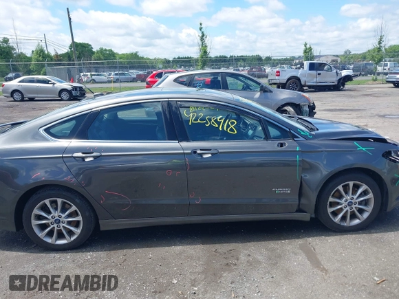 2017 Ford Fusion Titanium z VIN 3FA6P0SUXHR184919, wystawiony jako IAAI lot #42258918 z przebiegiem Nie podano mil oraz . Historia ofert i sprzedaży dostępna na DreamBid. Obrazek 14.