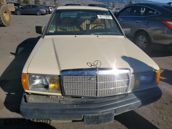 1986 Mercedes-Benz 190 E z VIN WDBDA24D0GF181761, wystawiony jako Copart lot #87775085 z przebiegiem 38 039 mil mil oraz Czysty tytuł • Clean title. Historia ofert i sprzedaży dostępna na DreamBid. Obrazek 5.