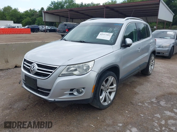 2011 Volkswagen Tiguan SEL с VIN WVGBV7AX9BW558990, выставлен на аукционе IAAI как лот 42657661 с пробегом Не указан миль и . История ставок и продаж доступна на DreamBid. Изображение 2.