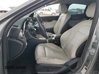 2016 Mercedes-Benz C 300 z VIN 55SWF4JB1GU120349, wystawiony jako Copart lot #55175825 z przebiegiem 135 610 mil mil oraz Szkoda całkowita • Salvage title. Historia ofert i sprzedaży dostępna na DreamBid. Obrazek 7.