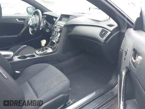 2013 Hyundai Genesis Coupe Premium z VIN KMHHT6KD5DU095906, wystawiony jako IAAI lot #42230462 z przebiegiem 118 279 mil mil oraz . Historia ofert i sprzedaży dostępna na DreamBid. Obrazek 5.