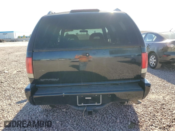 1997 GMC Jimmy SLS with VIN 1GKDT13W8V2560329, listed as a Copart auction lot 80992204 with 231,051 mi miles and Salvage Title. Bid and sale history available at carsss.com. Image 6.