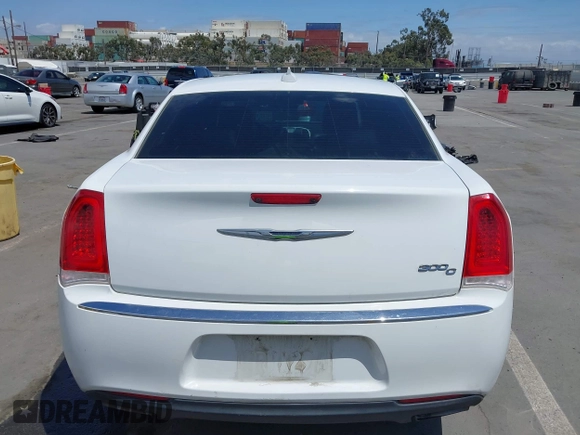 2016 Chrysler 300 C z VIN 2C3CCAEG3GH212241, wystawiony jako IAAI lot #42131477 z przebiegiem 179 973 mil mil oraz . Historia ofert i sprzedaży dostępna na DreamBid. Obrazek 16.