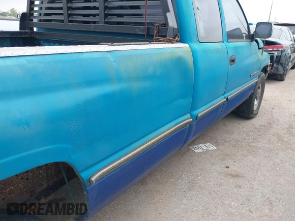 1995 Dodge Ram 2500 with VIN 3B7KC23Z7SM153612, listed as a IAAI auction lot 41885840 with 184,338 mi miles. Bid and sale history available at carsss.com. Image 6.
