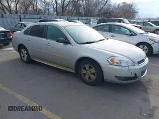 2011 Chevrolet Impala LT Fleet z VIN 2G1WG5EKXB1197028, wystawiony jako IAAI lot #41572975 z przebiegiem 188 217 mil mil oraz . Historia ofert i sprzedaży dostępna na DreamBid. Obrazek 1.