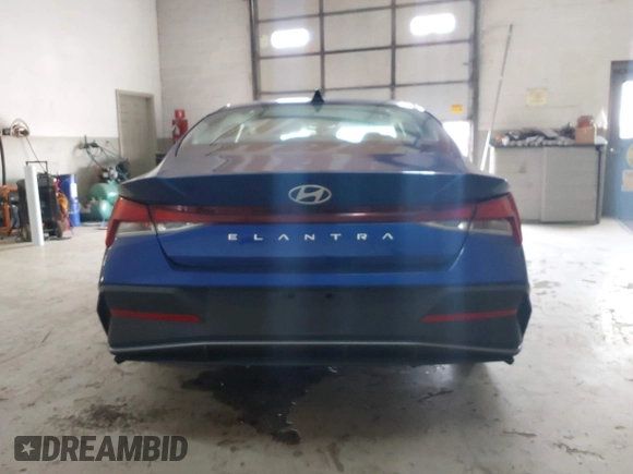 2024 Hyundai Elantra SE z VIN KMHLL4DG9RU681389, wystawiony jako IAAI lot #42017186 z przebiegiem 13 762 mil mil oraz . Historia ofert i sprzedaży dostępna na DreamBid. Obrazek 16.