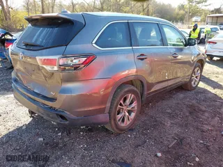 2014 Toyota Highlander XLE with VIN 5TDKKRFH2ES021473, listed as a IAAI auction lot 41809149 with 220,867 mi miles. Bid and sale history available at carsss.com. Image 4.