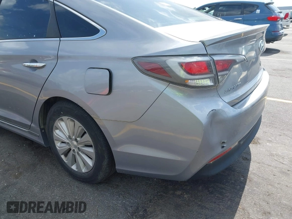 2016 Hyundai Sonata Hybrid SE with VIN KMHE24L15GA039176, listed as a IAAI auction lot 42135751 with 135,592 mi miles. Bid and sale history available at carsss.com. Image 17.