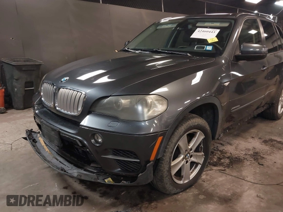 2011 BMW X5 35d z VIN 5UXZW0C5XBL658941, wystawiony jako IAAI lot #42460443 z przebiegiem 137 268 mil mil oraz . Historia ofert i sprzedaży dostępna na DreamBid. Obrazek 6.