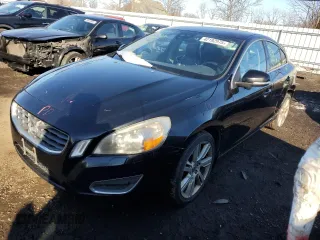 2012 Volvo S60 T6 z VIN YV1902FH0C2106726, wystawiony jako Copart lot #42192975 z przebiegiem 131 418 mil mil oraz Szkoda całkowita • Salvage title. Historia ofert i sprzedaży dostępna na DreamBid. Obrazek 1.