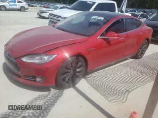 2014 Tesla Model S 60 with VIN 5YJSA1H19EFP27946, listed as a Copart auction lot 61284625 with 109,147 mi miles and Salvage title. Bid and sale history available at DreamBid. Image 1.