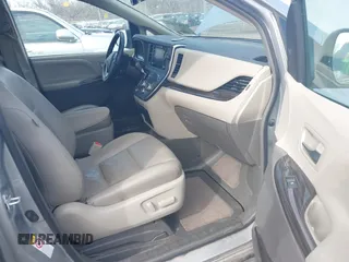 2019 Toyota Sienna XLE Auto Access Seat with VIN 5TDYZ3DC1KS002323, listed as a IAAI auction lot 41677879 with 86,470 mi miles. Bid and sale history available at carsss.com. Image 5.