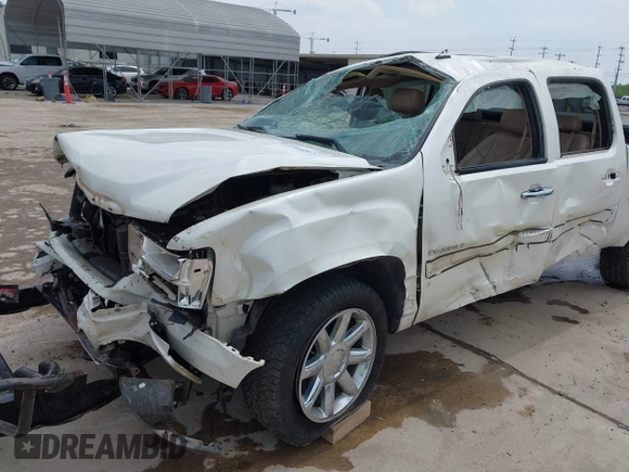 2011 GMC Sierra 1500 Denali z VIN 3GTP2XE21BG190501, wystawiony jako IAAI lot #42062627 z przebiegiem 152 820 mil mil oraz . Historia ofert i sprzedaży dostępna na DreamBid. Obrazek 6.