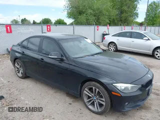 2013 BMW 3 Series 328i xDrive z VIN WBA3B5G51DNS00364, wystawiony jako IAAI lot #42256459 z przebiegiem 110 970 mil mil oraz . Historia ofert i sprzedaży dostępna na DreamBid. Obrazek 1.