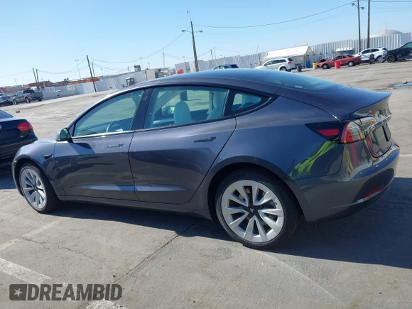 2023 Tesla Model 3 Long Range z VIN 5YJ3E1EB7PF704061, wystawiony jako IAAI lot #42079045 z przebiegiem 4 012 mil mil oraz . Historia ofert i sprzedaży dostępna na DreamBid. Obrazek 14.