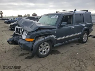 2008 Jeep Commander Overland with VIN 1J8HG68278C152920, listed as a Copart auction lot 42458325 with 204,395 mi miles and Salvage Title. Bid and sale history available at carsss.com. Image 1.