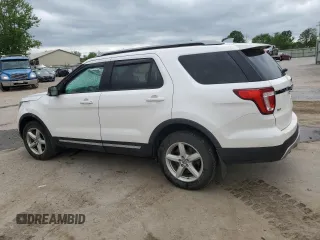 2017 Ford Explorer XLT z VIN 1FM5K8D8XHGC74397, wystawiony jako Copart lot #61139475 z przebiegiem 99 580 mil mil oraz Szkoda całkowita • Salvage title. Historia ofert i sprzedaży dostępna na DreamBid. Obrazek 2.
