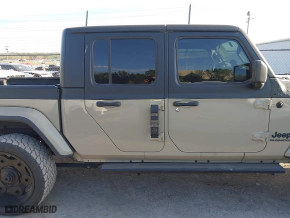 2020 Jeep Gladiator Sport S with VIN 1C6HJTAG3LL214469, listed as a IAAI auction lot 42017170 with 114,599 mi miles. Bid and sale history available at carsss.com. Image 13.