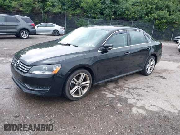 2014 Volkswagen Passat SE z VIN 1VWBT7A38EC037432, wystawiony jako IAAI lot #42347247 z przebiegiem 138 883 mil mil oraz . Historia ofert i sprzedaży dostępna na DreamBid. Obrazek 2.