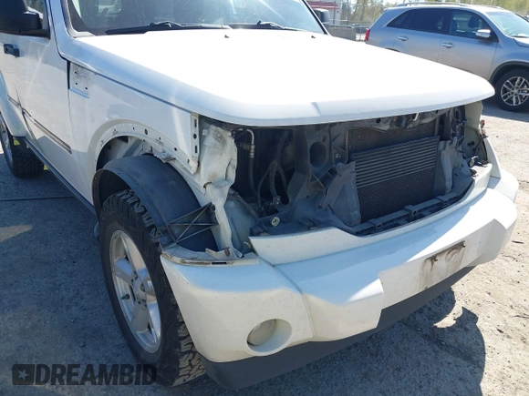 2007 Dodge Nitro SLT z VIN 1D8GU58K07W586777, wystawiony jako IAAI lot #42043802 z przebiegiem 143 324 mil mil oraz . Historia ofert i sprzedaży dostępna na DreamBid. Obrazek 6.