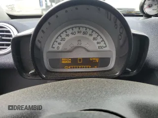 2015 Smart fortwo Passion z VIN WMEEJ9AA5FK831751, wystawiony jako Copart lot #58025575 z przebiegiem 55 512 mil mil oraz Szkody całkowita. Historia ofert i sprzedaży dostępna na DreamBid. Obrazek 9.