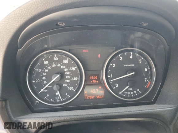 2009 BMW 3 Series 328i z VIN WBAPH73549E125586, wystawiony jako Copart lot #52594265 z przebiegiem 117 657 mil mil oraz Szkoda całkowita • Salvage title. Historia ofert i sprzedaży dostępna na DreamBid. Obrazek 9.