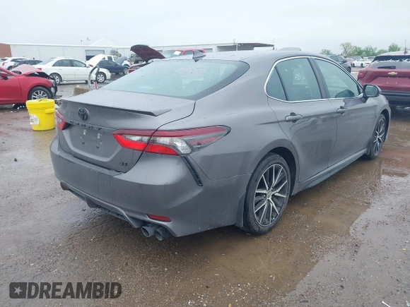 2023 Toyota Camry SE z VIN 4T1T11AK0PU084934, wystawiony jako IAAI lot #41962805 z przebiegiem 39 395 mil mil oraz . Historia ofert i sprzedaży dostępna na DreamBid. Obrazek 4.
