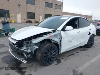 2022 Tesla Model Y Performance z VIN 7SAYGDEFXNF484838, wystawiony jako IAAI lot #41392095 z przebiegiem 8 728 mil mil oraz . Historia ofert i sprzedaży dostępna na DreamBid. Obrazek 2.