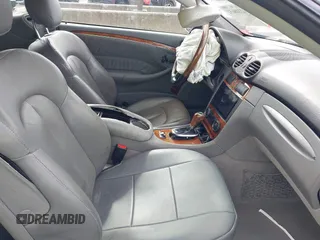 2006 Mercedes-Benz CLK 500 z VIN WDBTK75G66T071327, wystawiony jako IAAI lot #42248652 z przebiegiem 139 038 mil mil oraz . Historia ofert i sprzedaży dostępna na DreamBid. Obrazek 5.