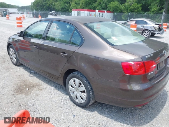 2011 Volkswagen Jetta SE with VIN 3VWDZ7AJ8BM054070, listed as a IAAI auction lot 42430921 with 172,852 mi miles and . Bid and sale history available at DreamBid. Image 3.