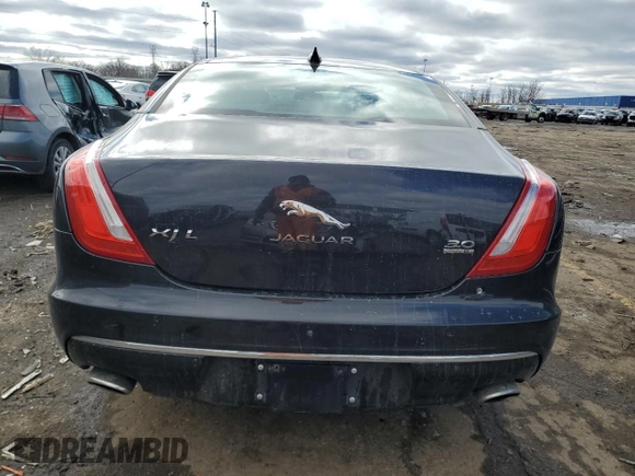 2017 Jaguar XJ with VIN SAJWJ2GD8H8W07547, listed as a Copart auction lot 47433375 with 40,258 mi miles and Clean Title. Bid and sale history available at carsss.com. Image 6.