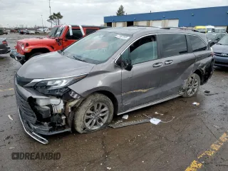 2021 Toyota Sienna XLE with VIN 5TDYSKFC6MS036109, listed as a Copart auction lot 47587895 with 125,204 mi miles and Clean Title. Bid and sale history available at carsss.com. Image 1.